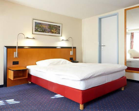 Hotel Loewen Am See Zug Exterior photo
